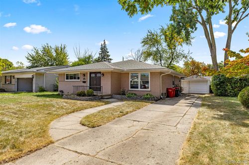 17245 Lee St, Southfield, MI, 48075-2939 | Card Image