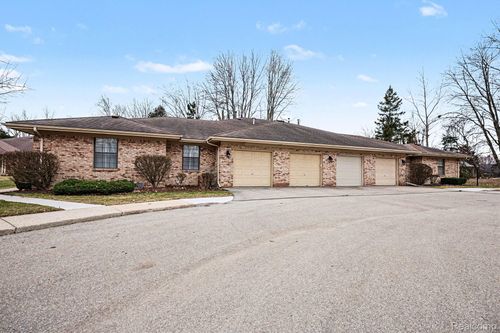 33524 Meldrum St, Chesterfield, MI, 48047-3407 | Card Image