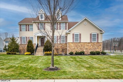 2 Eagle Ct, MONMOUTH JUNCTION, NJ, 08852-2973 | Card Image