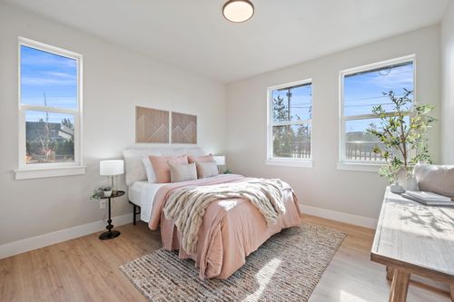 20552 Empire Ave, Bend, OR, 97701-5700 | Card Image