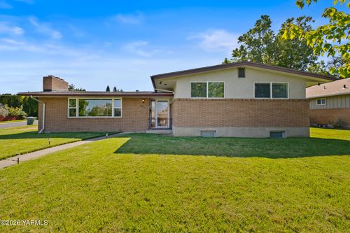 803 S 35th Ave, Yakima, WA, 98902-3940 | Card Image