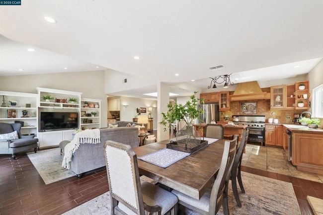 Dining Area | Image 13