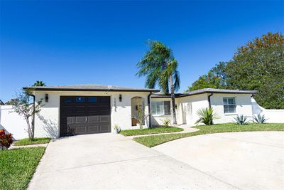 10025 Regency Park Boulevard, House other with 3 bedrooms, 2 bathrooms and null parking in PORT RICHEY FL | Image 2