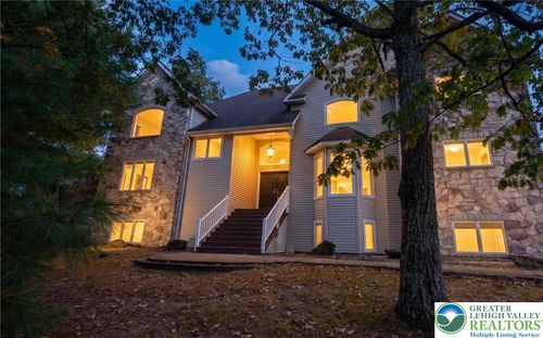 205 Osprey Way, East Stroudsburg, PA, 18302-6698 | Card Image