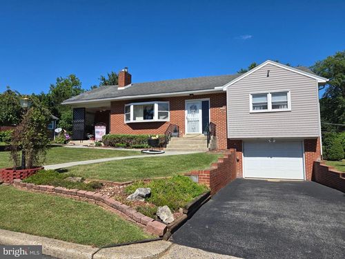 3325 Willow Grove Ave, READING, PA, 19605-1652 | Card Image