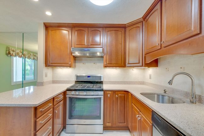 UNIT-4 - 3 Concord Greene, Condo with 2 bedrooms, 2 bathrooms and 1 parking in Concord MA | Image 10