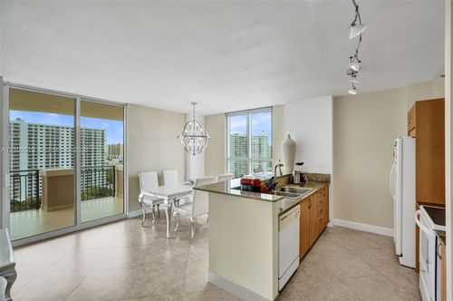 uph2-17555 Atlantic Blvd, Sunny Isles Beach, FL, 33160-2993 | Card Image