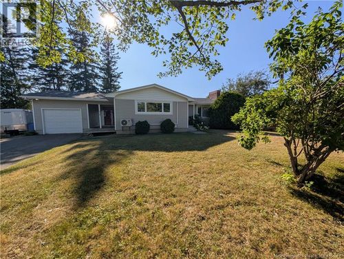 934 Hay Cres, Bathurst, NB, E2A3S2 | Card Image