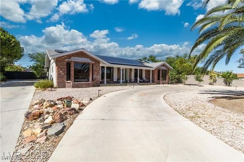 5486 Alfred Dr, Las Vegas, NV, 89108-3603 | Card Image