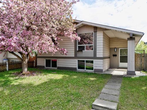 27 Dovely Way Se, Calgary, AB, T2B2K7 | Card Image