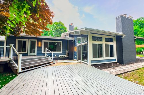 5815 Bloomfield Glens Rd, West Bloomfield, MI, 48322-2504 | Card Image