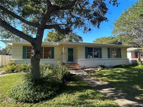 626 Bermuda Pl, Corpus Christi, TX, 78411-2212 | Card Image