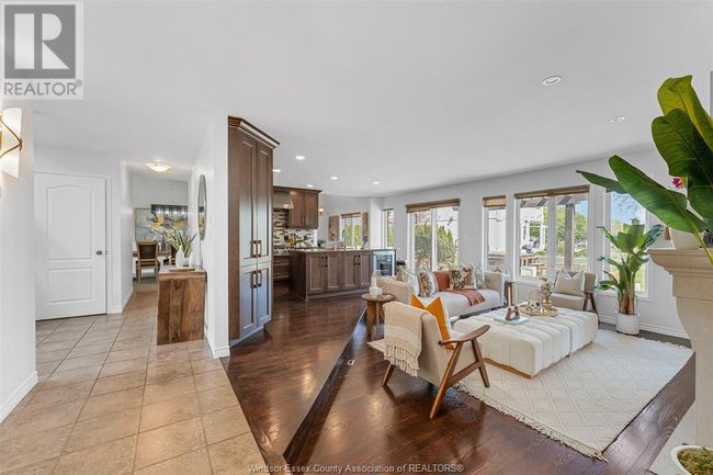 4520 Centre Lake Dr, House other with 5 bedrooms, 4 bathrooms and null parking in Windsor ON | Image 8