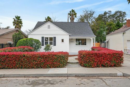 2121 Royal Oaks Drive, Sacramento, CA, 95815 | Card Image
