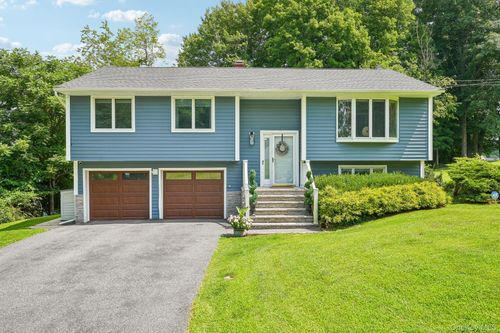 111 Hilltop Rd, Monroe, NY, 10950-4025 | Card Image