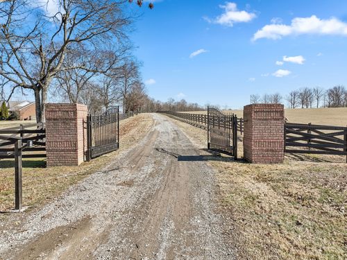 2049 Liebengood Rd, Goodlettsville, TN, 37072-7003 | Card Image