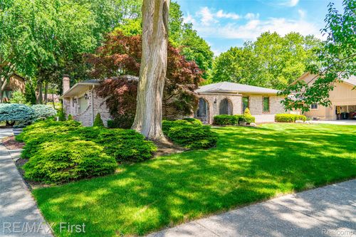 5097 Collington Dr, Troy, MI, 48098-2434 | Card Image