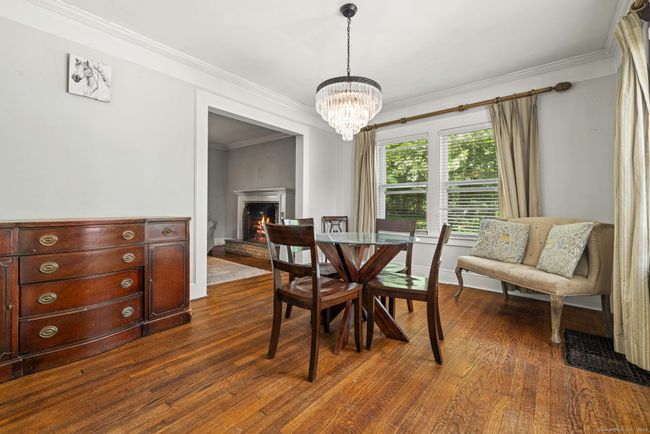 classically proportioned Dining Room | Image 18