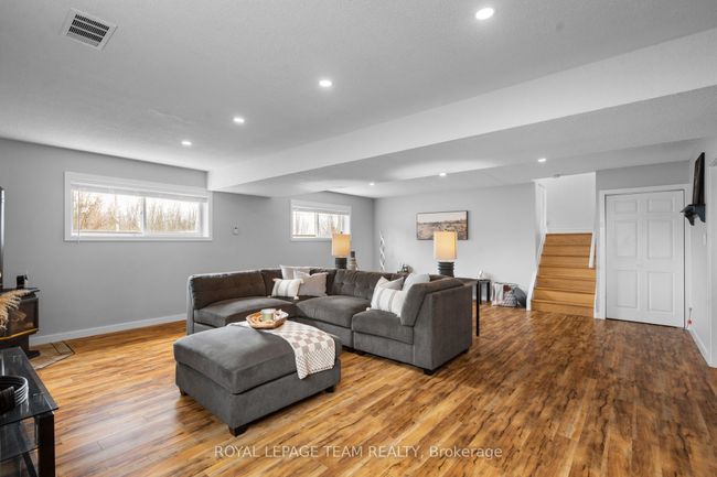 2150 8 Th Line Rd, House other with 5 bedrooms, 2 bathrooms and 8 parking in Metcalfe ON | Image 21