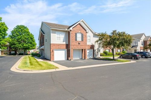 b-11612 Tomahawk Creek Pkwy, Leawood, KS, 66211-2630 | Card Image