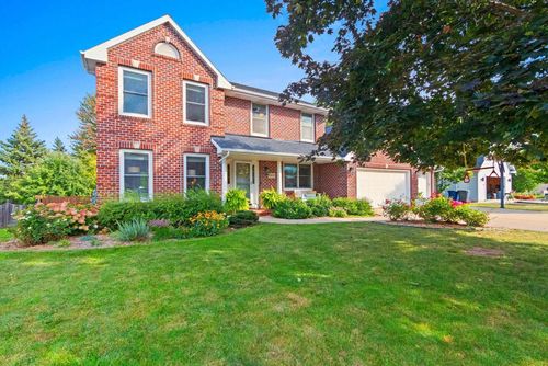 2835 E Pennwood Circle, ALLOUEZ, WI, 54301 | Card Image