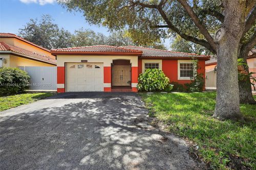 19611 Nw 82nd Ct, Hialeah, FL, 33015 | Card Image