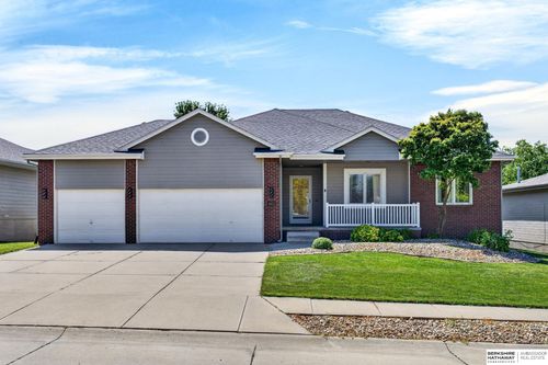 8112 S 166th St, Omaha, NE, 68136-3158 | Card Image
