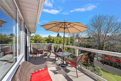 10347 Bowerbank Rd, Sidney, BC, V8L3L6 | Card Image