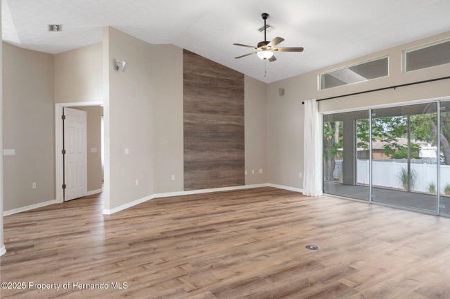 11242 Riddle Dr, House other with 3 bedrooms, 3 bathrooms and null parking in SPRING HILL FL | Image 12