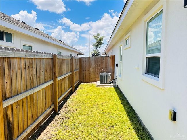 APT-1 - 3401 Frio Ave, Condo with 2 bedrooms, 2 bathrooms and 2 parking in McAllen TX | Image 9