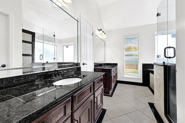 Master Bathroom | Image 15