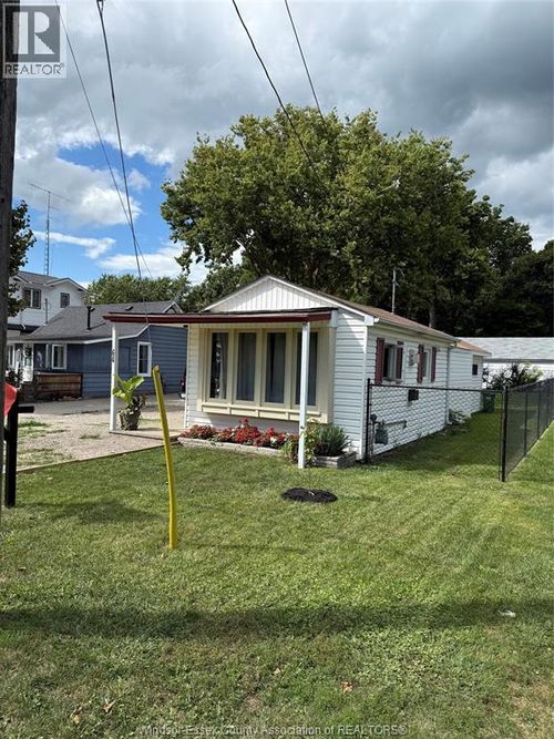 64 County Rd 50 W, Harrow, ON, N0R1G0 | Card Image