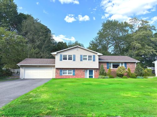 6 Cricket Ct, North Haven, CT, 06473-2703 | Card Image