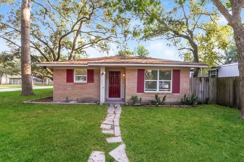 1303 W Phillips St, Alvin, TX, 77511-5930 | Card Image