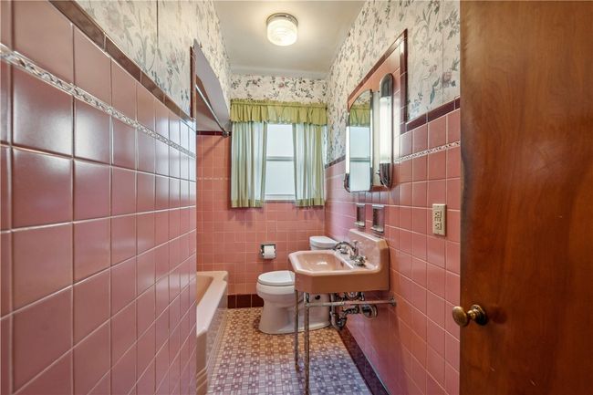 FULL BATH ON MAIN FLOOR | Image 11