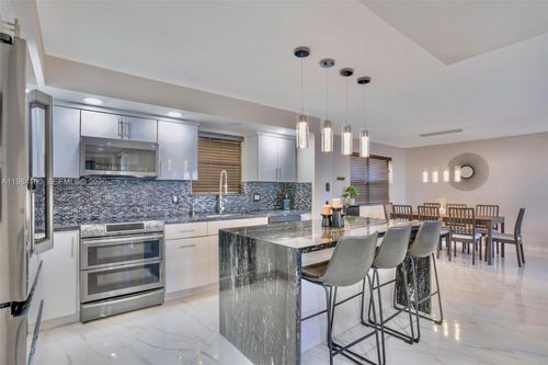 7-605 Ives Dairy Rd, Miami, FL, 33179-5490 | Card Image