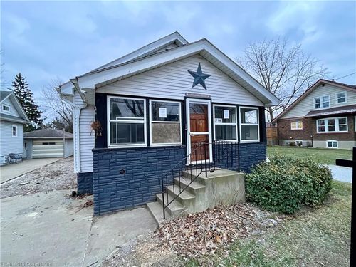 44 Robinson St, Leamington, ON, N8H1Y8 | Card Image