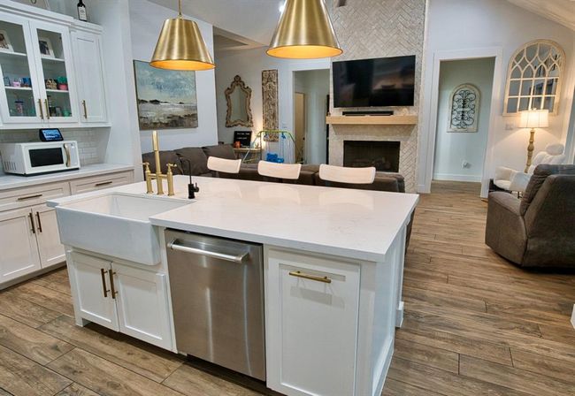 455 Green Meadows Dr, House other with 4 bedrooms, 3 bathrooms and 3 parking in West Columbia TX | Image 8