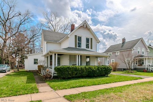 4437 Center St, Willoughby, OH, 44094-5841 | Card Image