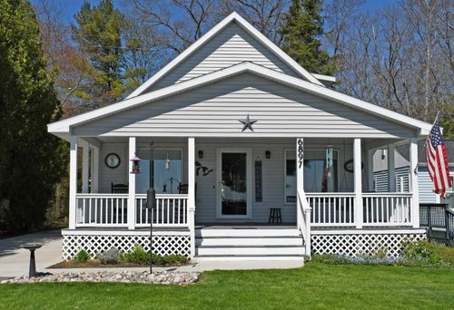 6897 N Us Highway 23, Oscoda, MI, 48750-9739 | Card Image