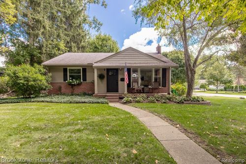 16054 Southampton St, Livonia, MI, 48154-2514 | Card Image