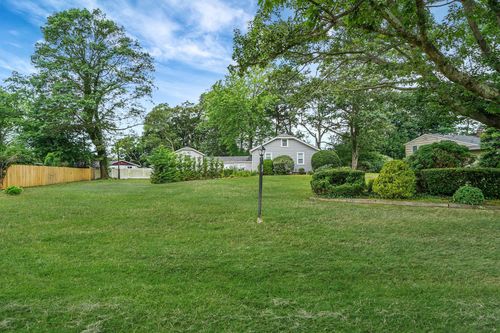 52 Mc Cue Ln, Babylon, NY, 11702-3002 | Card Image