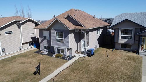 54 Mcdougall, Home with 3 bedrooms, 2 bathrooms and 4 parking in Penhold AB | Card Image