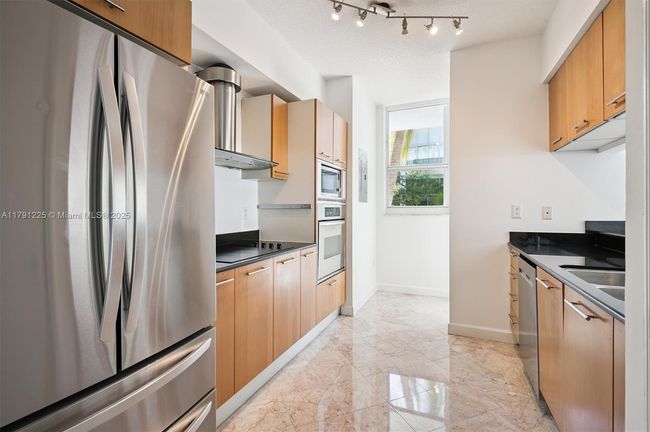 302 - 5970 Indian Creek Dr, Condo with 3 bedrooms, 3 bathrooms and null parking in Miami Beach FL | Image 4