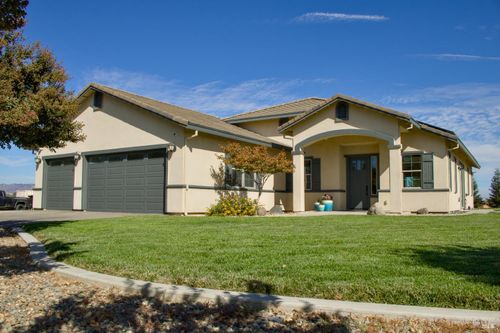 8320 Shadi Ln, Winters, CA, 95694-9658 | Card Image