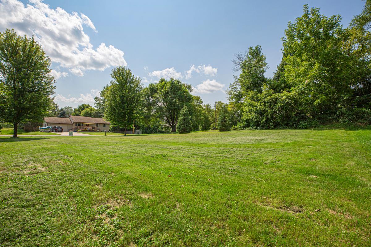 Land in Dundas 4
