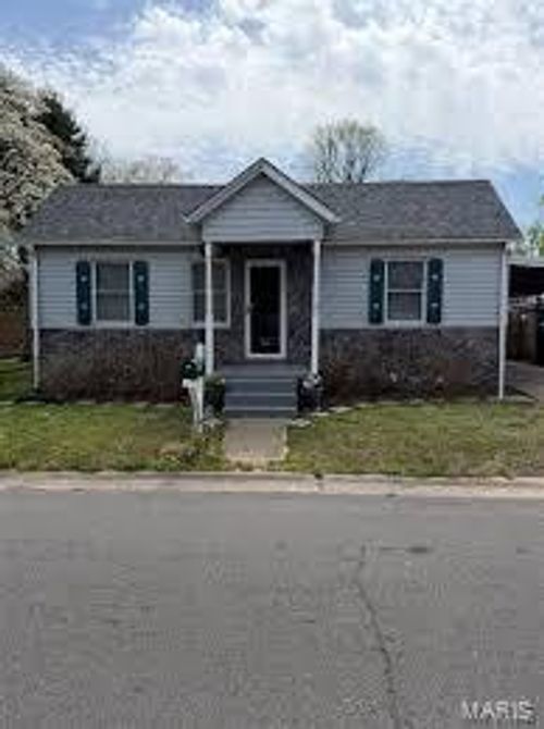 305 E Ironbanks, Charleston, MO, 63834 | Card Image