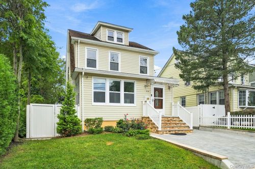 258 Liberty Ave, Westbury, NY, 11590-2136 | Card Image