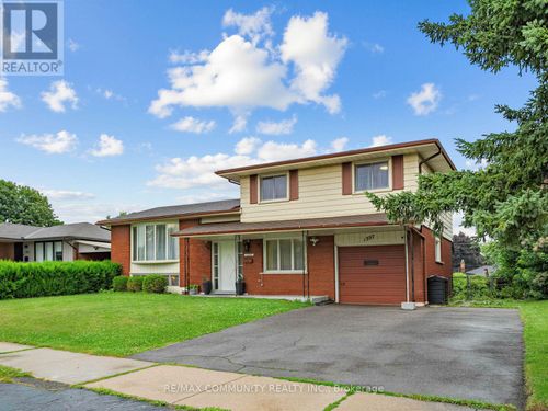 1397 Charles Dr, Burlington, ON, L7P2C8 | Card Image