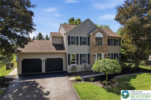 4661 Hampshire Dr, Bethlehem, PA, 18017-8451 | Card Image